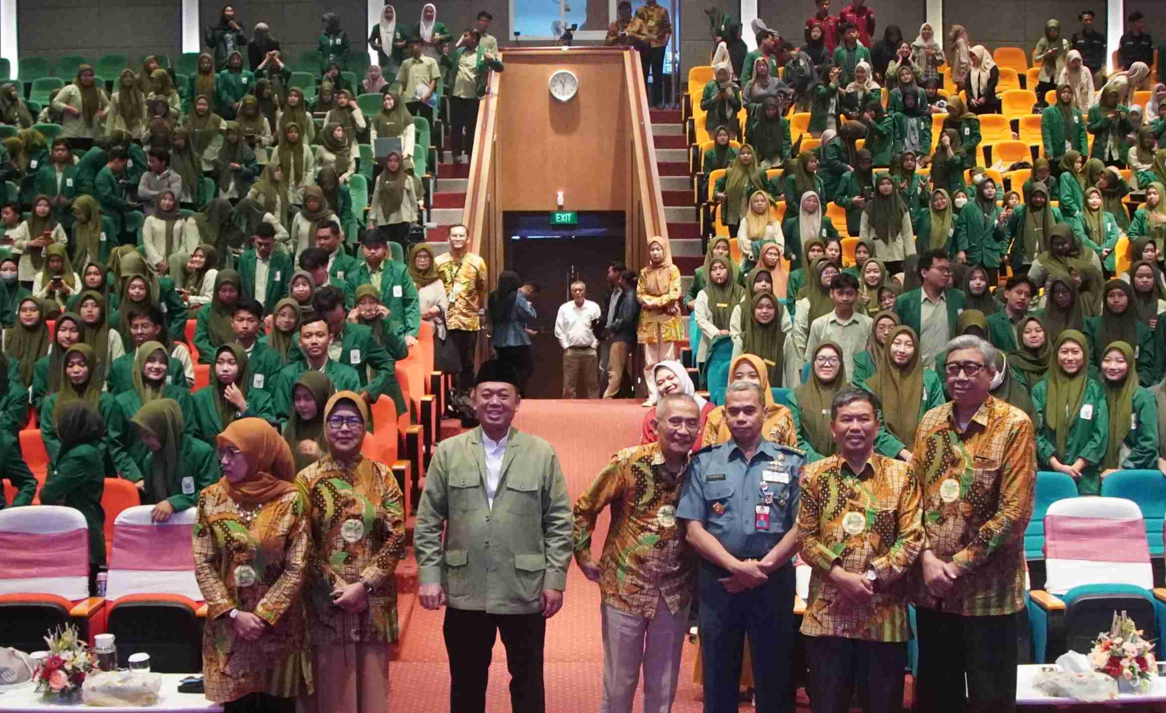 Dihadapan Mahasiswa UNUSA, Menteri Nusron Nyatakan Kebijakan Plasma Ada untuk Pemerataan Ekonomi