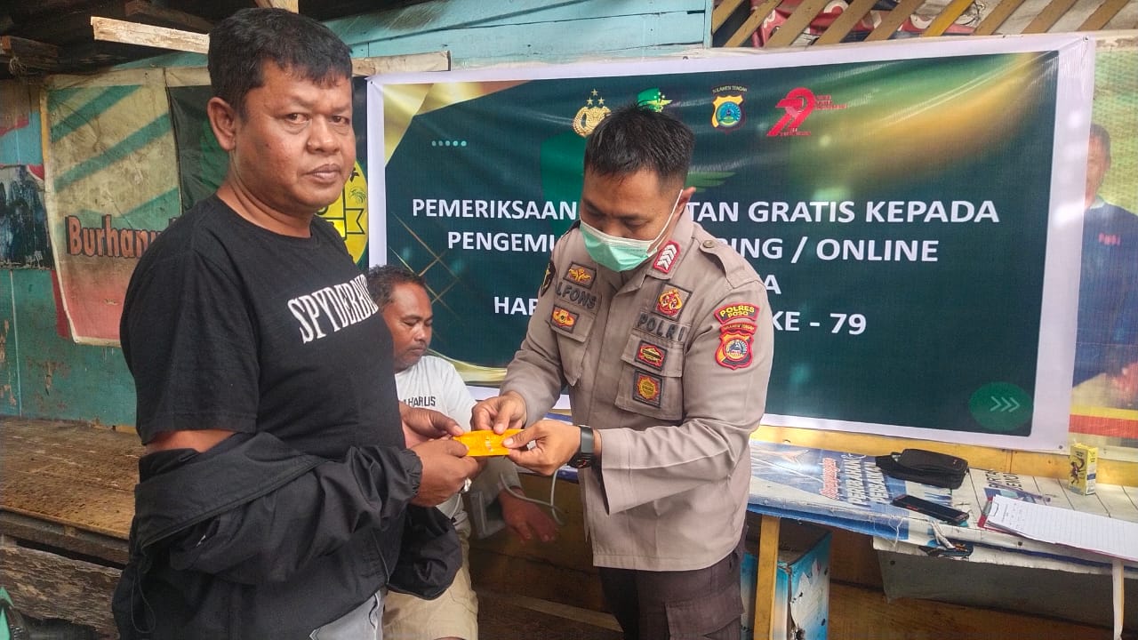 Hari Bhayangkara ke-79, Polres Poso Sasar Para Pengojek Pemeriksa Kesehatan dan Beri Vitamin