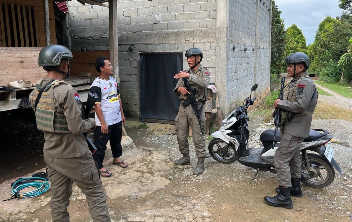Satgas Madago Raya Sambangi Mantan Deradikalisasi di Dusun Tamanjeka Poso