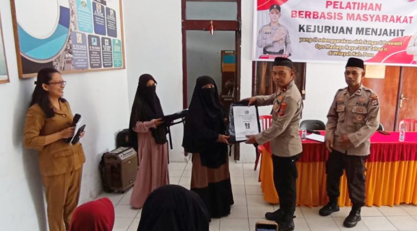 Satgas Madago Raya Gelar Pelatihan Menjahit untuk Istri Alumni Deradikalisasi di Poso