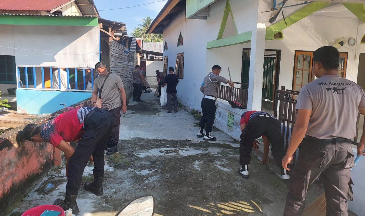 Sambut Hari Bhayangkara ke-79, Satgas Madago Raya Gelar Bakti Religi di Masjid Baitul Makmur Tolai