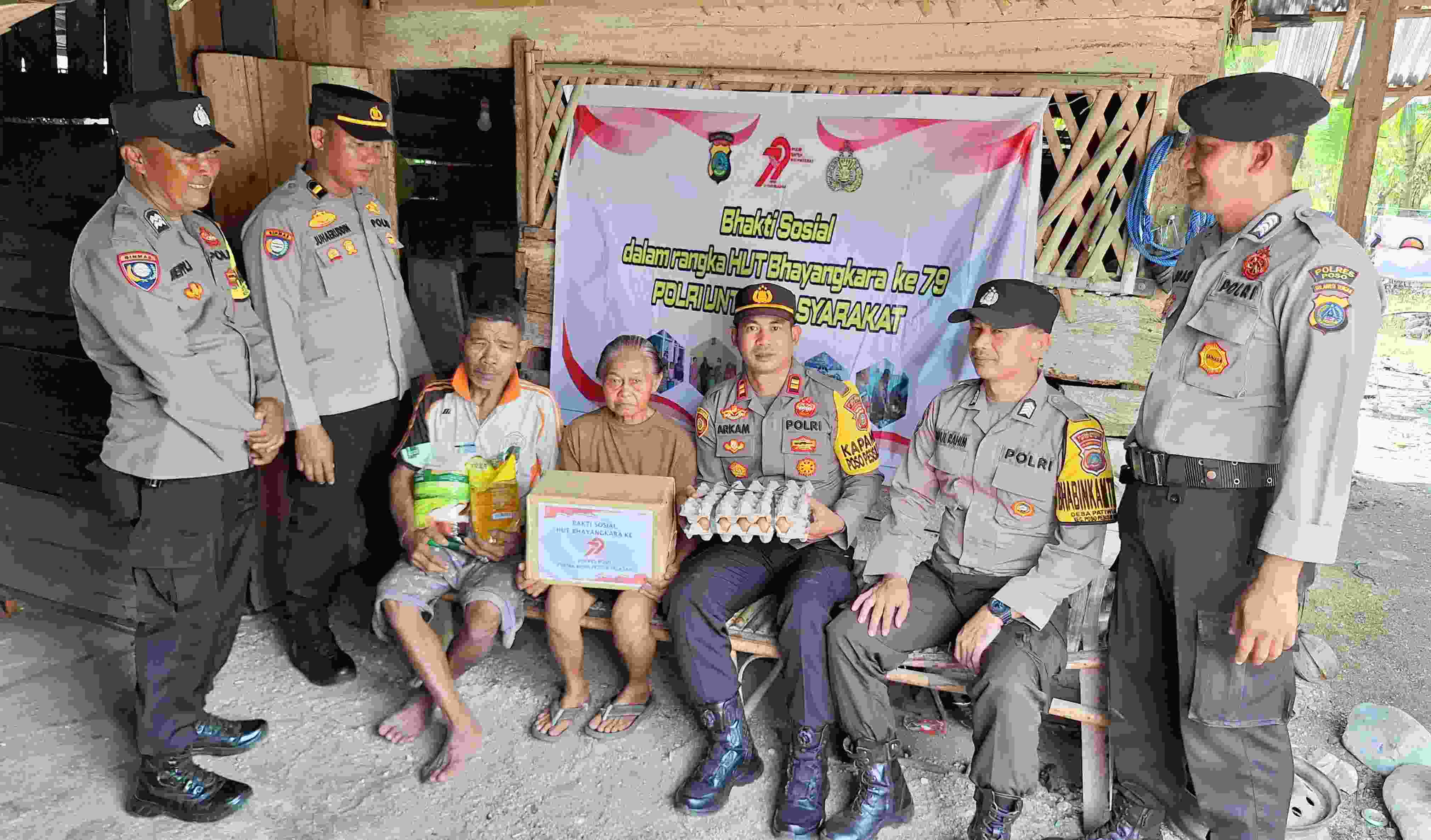Polsek Poso Pesisir Selatan Gelar Bakti Sosial Sasar Warga Kurang Mampu