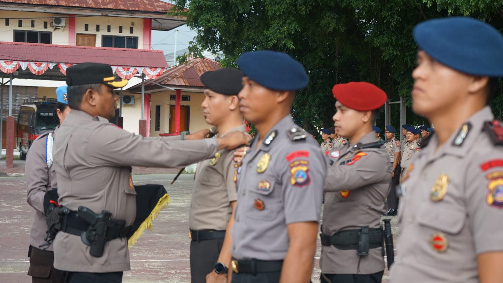97 Personel Polres Poso dan 29 Satbrimob Sulawesi Tengah Naik pangkat