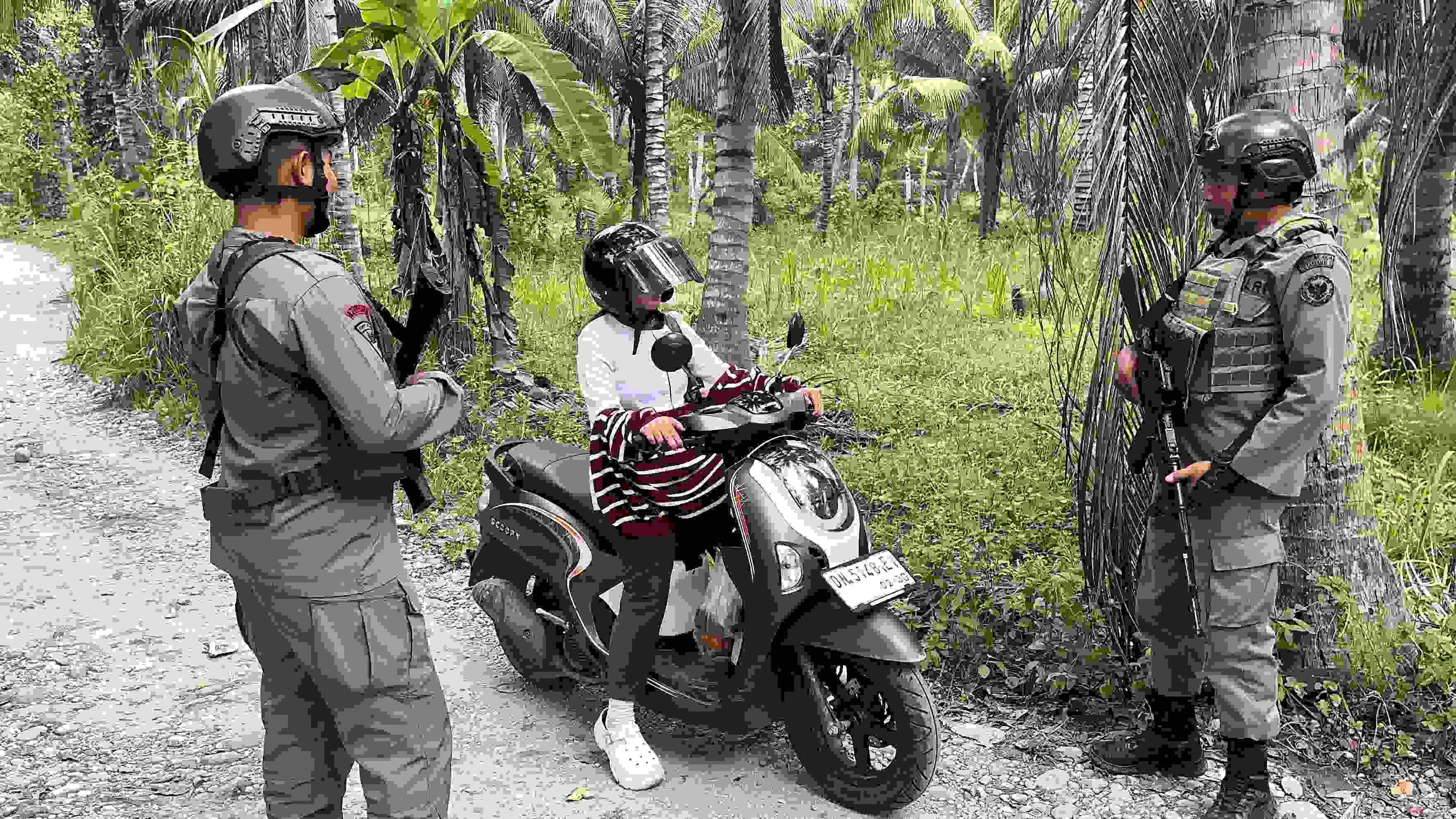 Satgas Madago Raya Razia Kendaraan di Poso, Mencegah Peredaran Senpi dan Bahan Peledak