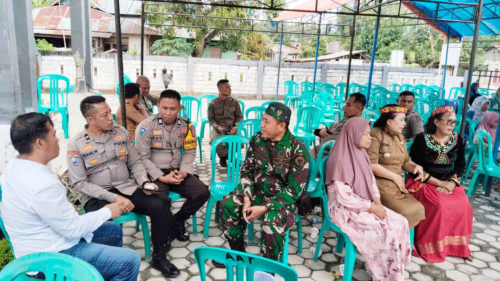Sinergi TNI-Polri Sambangi Warga, Tangkal Paham Radikal di Poso Pesisir