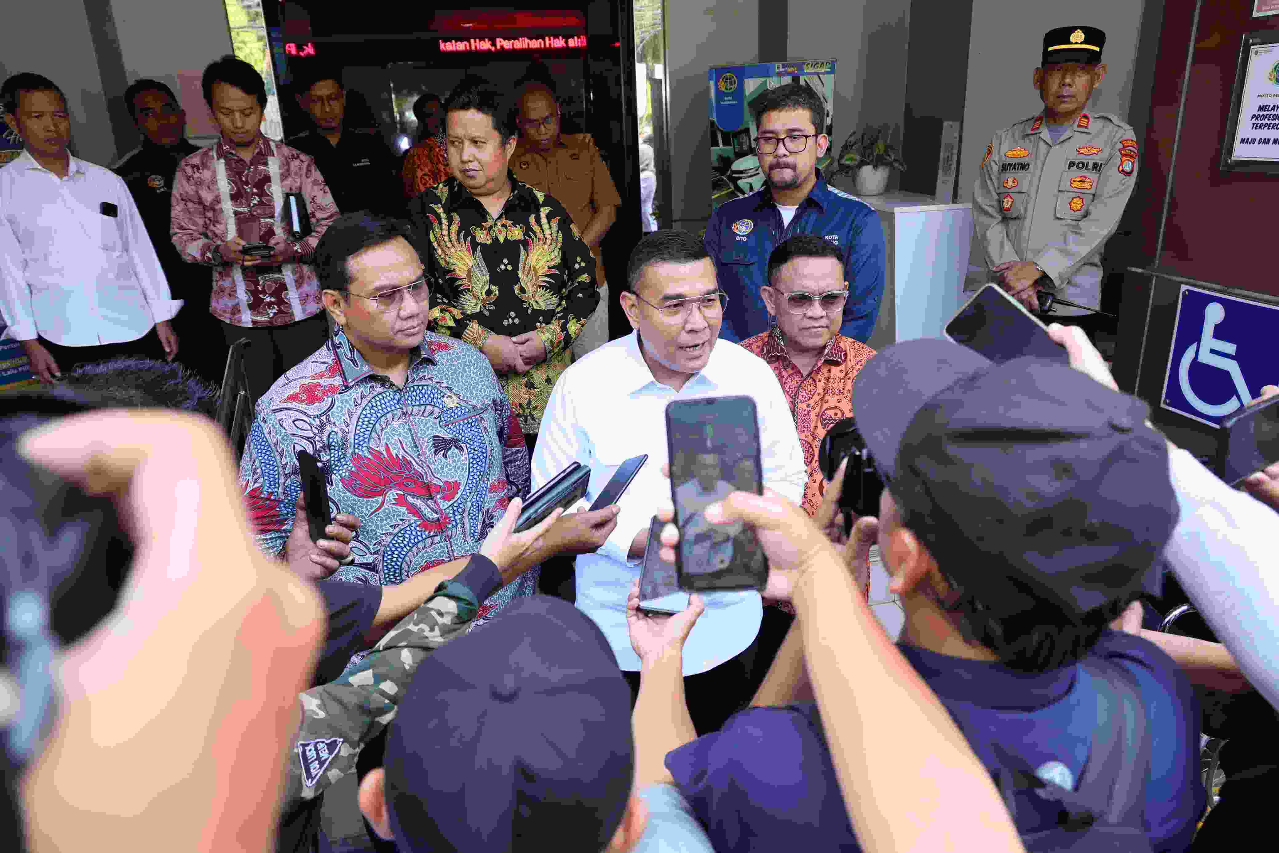 Wamen Ossy Tinjau Dua Inovasi Layanan Pertanahan Kantah Kota Tangerang