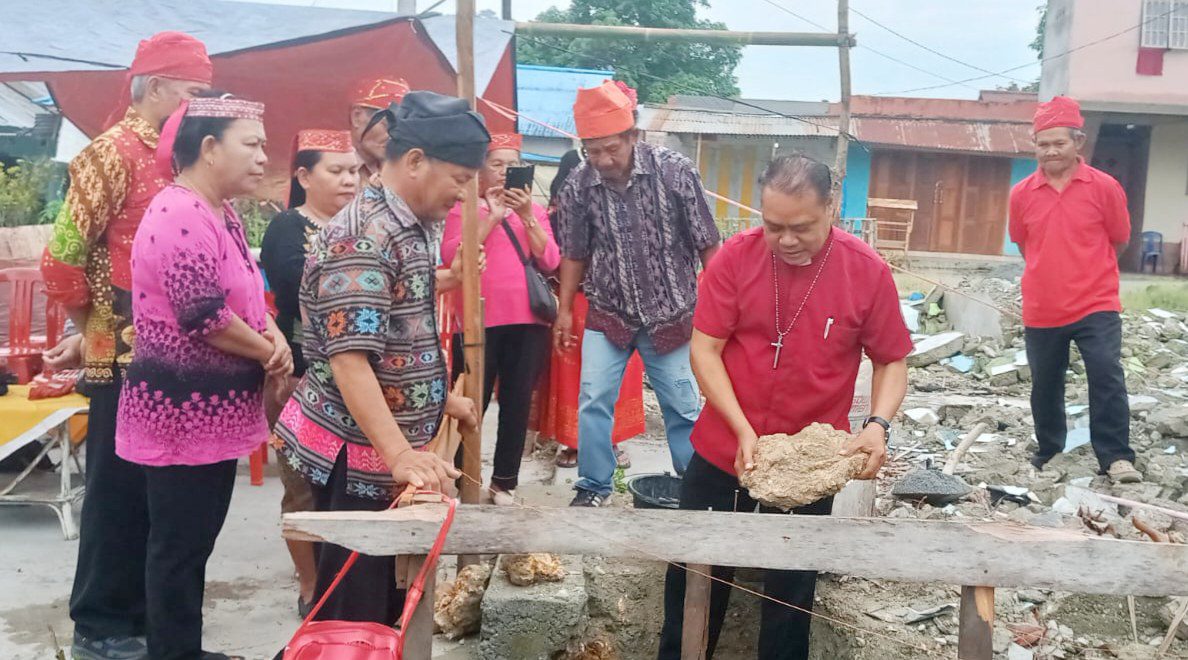 Peletakan Batu Pertama Pembangunan Rumah Adat Desa Sulewana