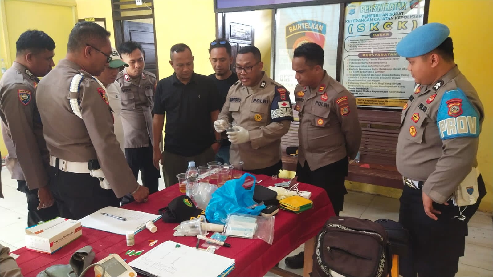 Personel Polsek Bungku Utara Lakukan Tes Urine