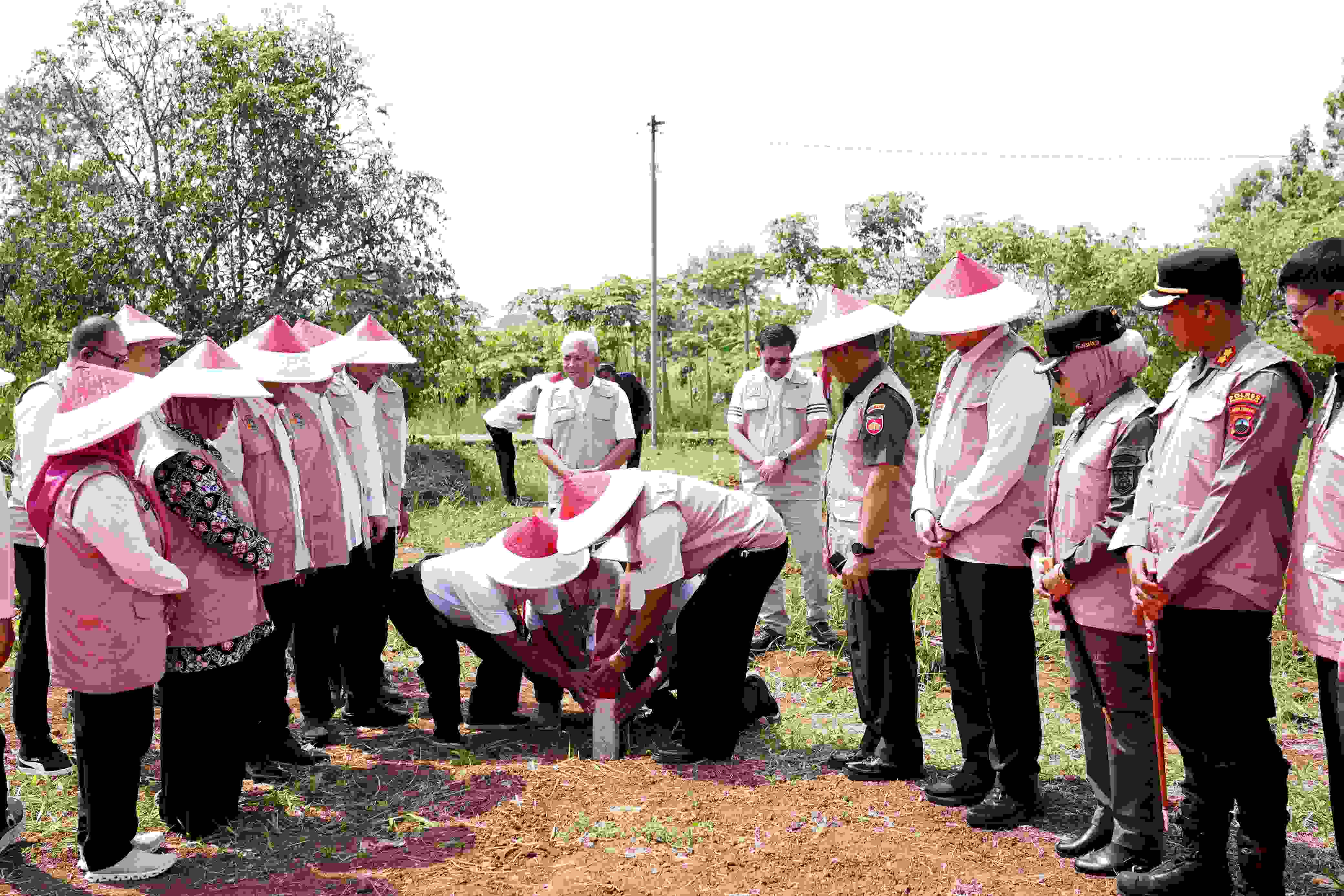 Kurangi Masalah Batas Tanah, Menteri Nusron Imbau Masyarakat Pasang Patok Permanen