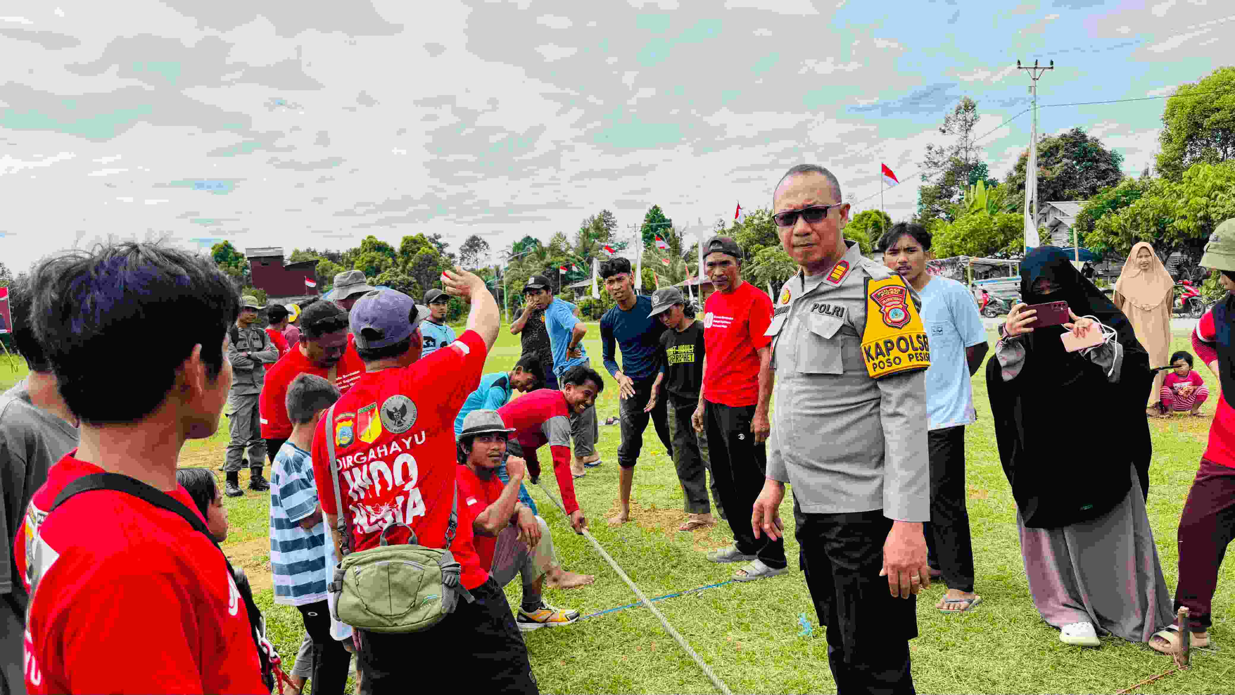Satgas Madago Raya Gelar Lomba Kemerdekaan Bareng Komunitas Offroader dan Vespa di Poso