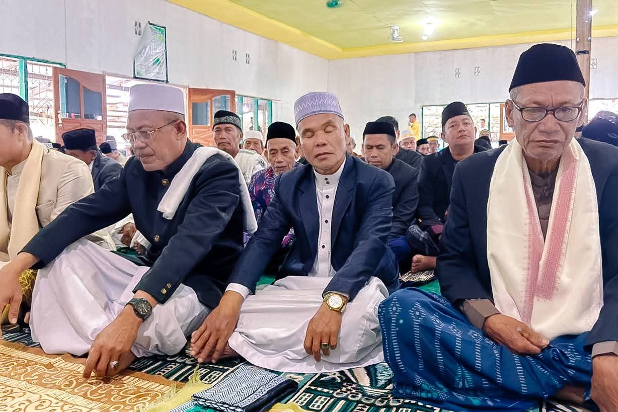 Wabup Morowali Utara Sholat Id di Baturube, Ajak Warga Pererat Silaturahmi dan Keikhlasan