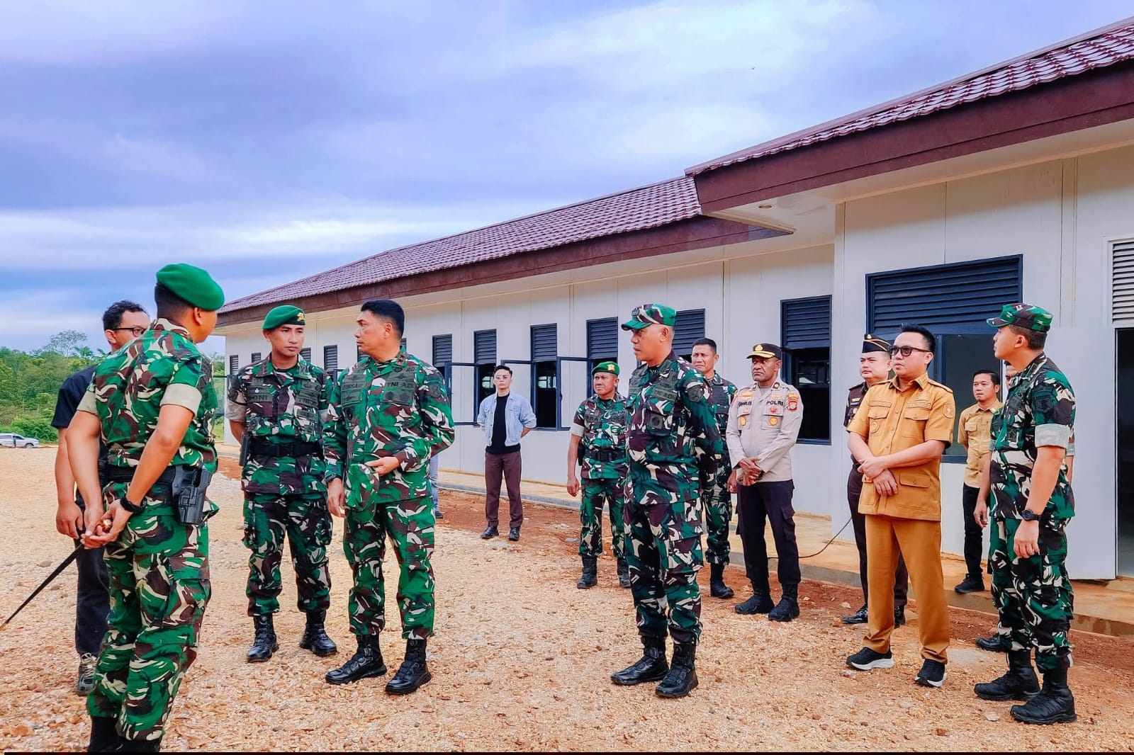 Pangdam XXIII/Palaka Wira Tinjau Yon TP 825/GYS, Bupati Morut: Ini Simbol Penguatan Keamanan