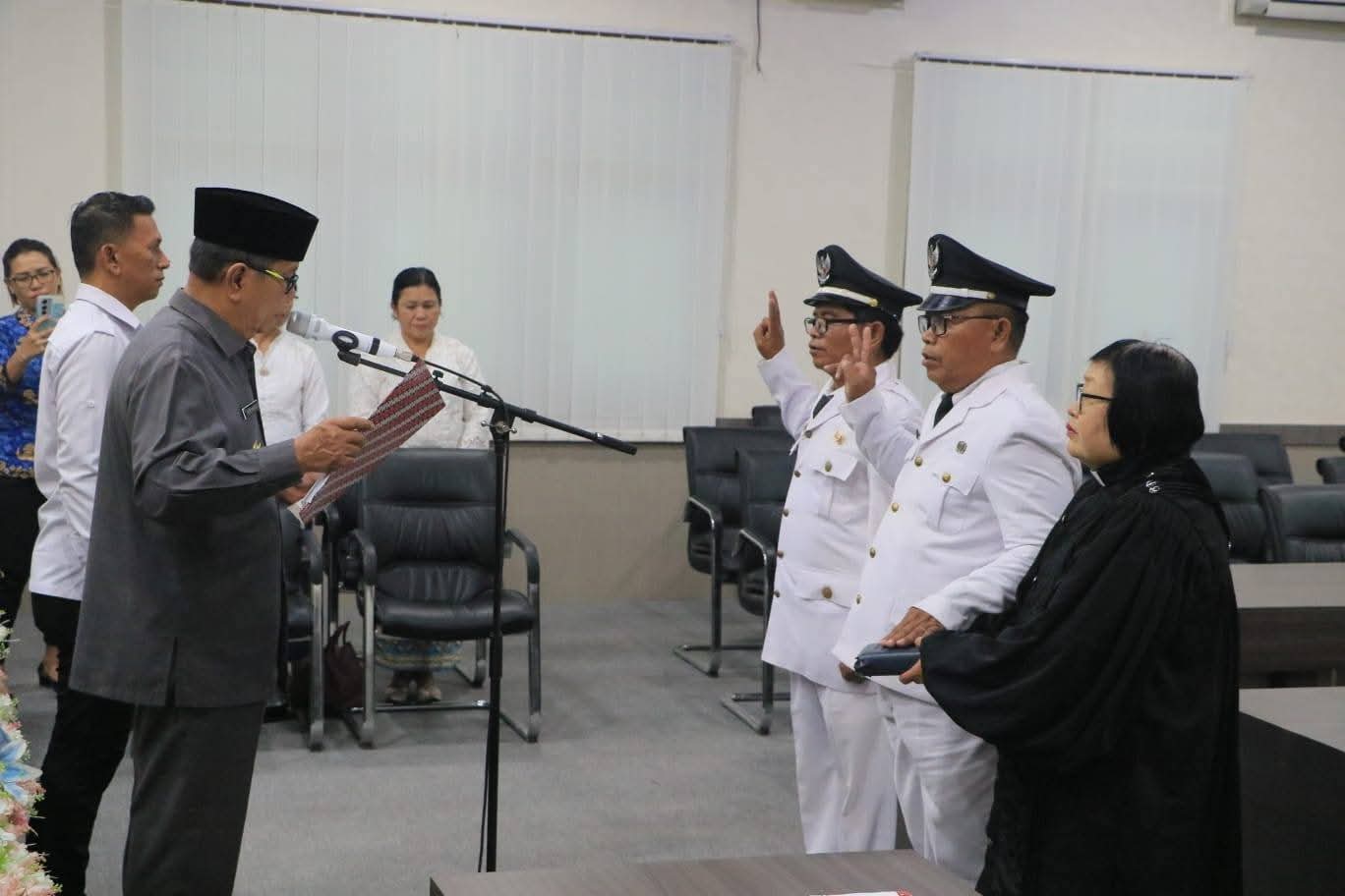 Wabup Poso Lantik 3 Penjabat Kades