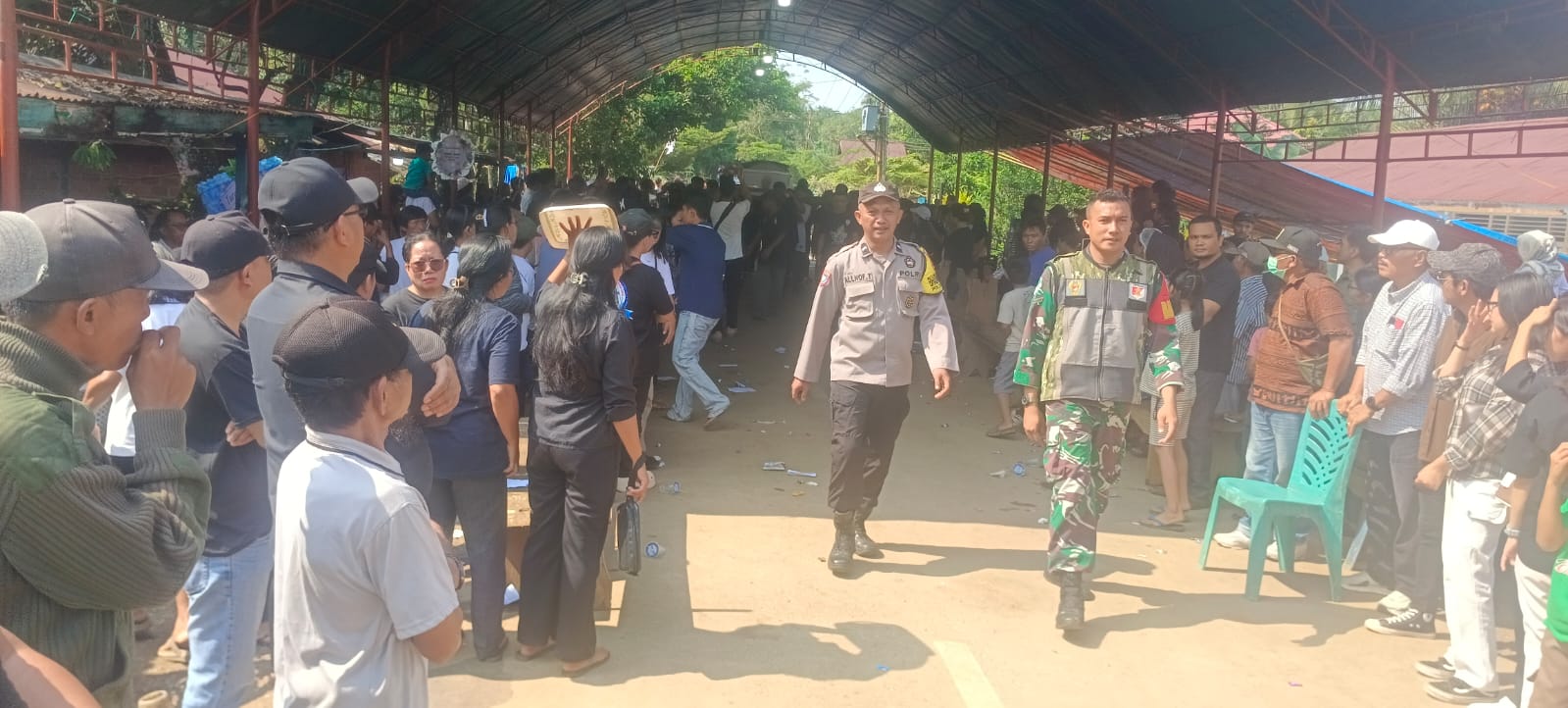 Sinergi TNI-Polri dan Warga Kawal Pemakaman Mantan Kades Poona Morowali Utara