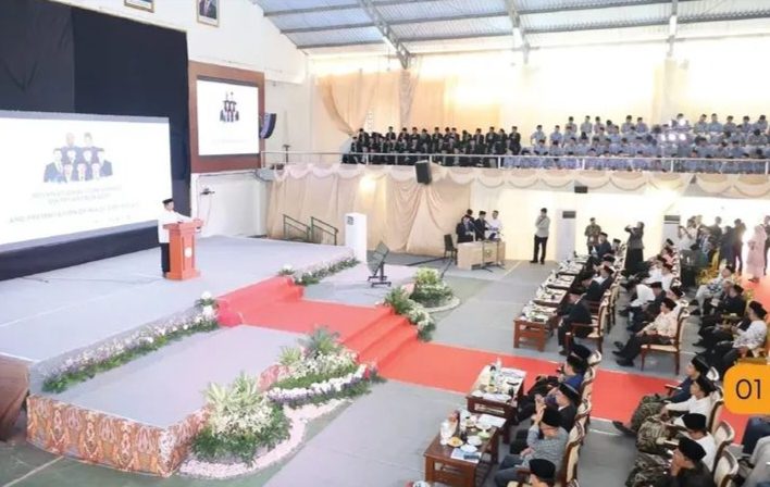 Menteri ATR/BPN Serahkan 1.032 Sertipikat, Ajak Masyarakat Amankan Tanah Wakaf