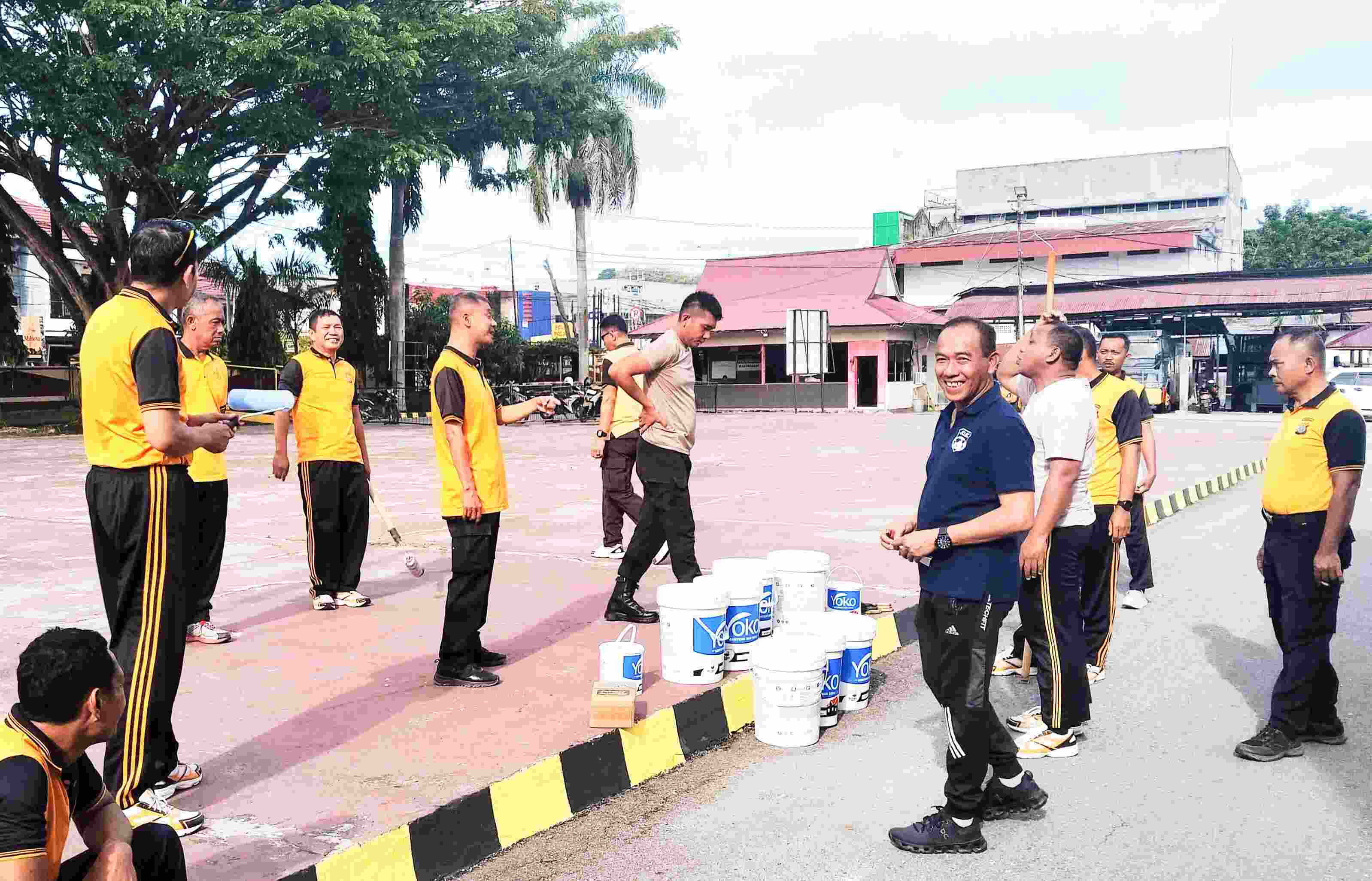 Wakapolres Poso Pimpin Langsung Kerja Bakti Pembersihan Mako