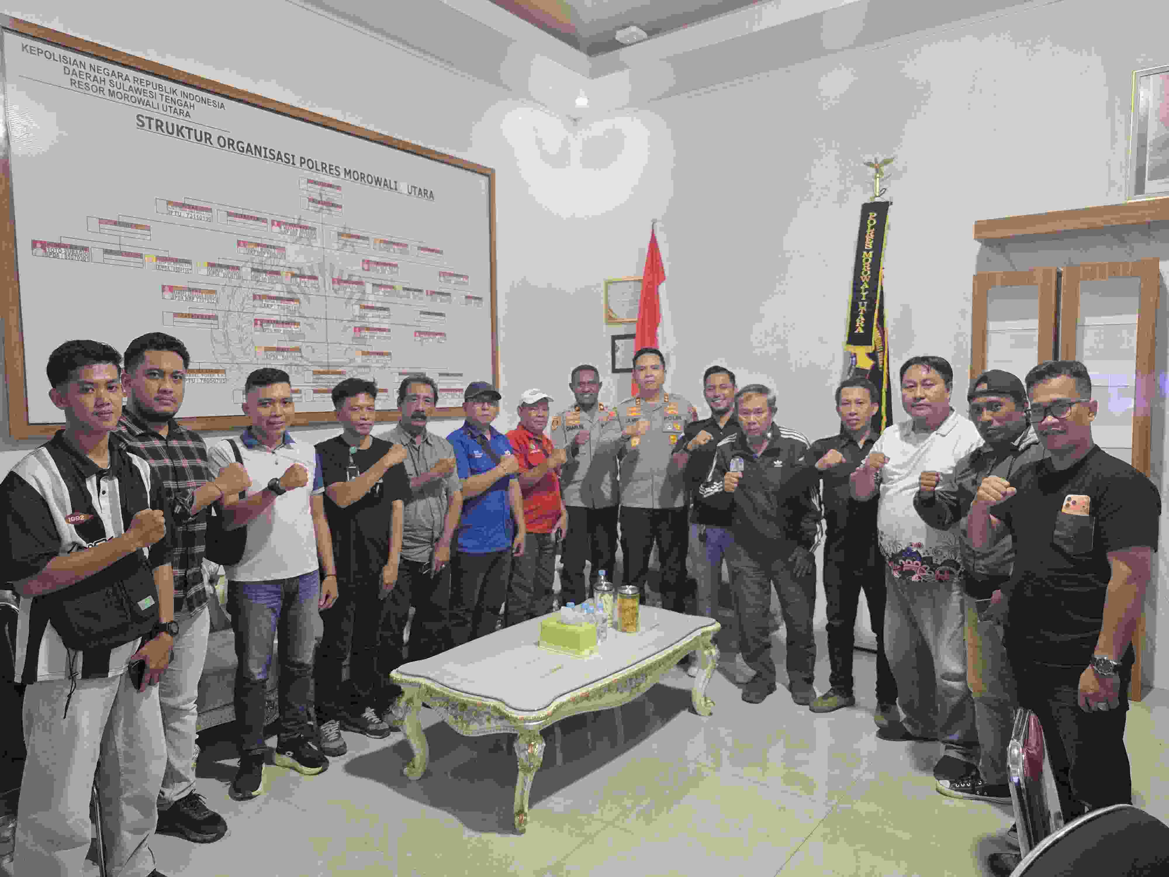 Perdana Bertugas, Kapolres Morowali Utara Gelar Ngopi Bareng Wartawan demi Kamtibmas