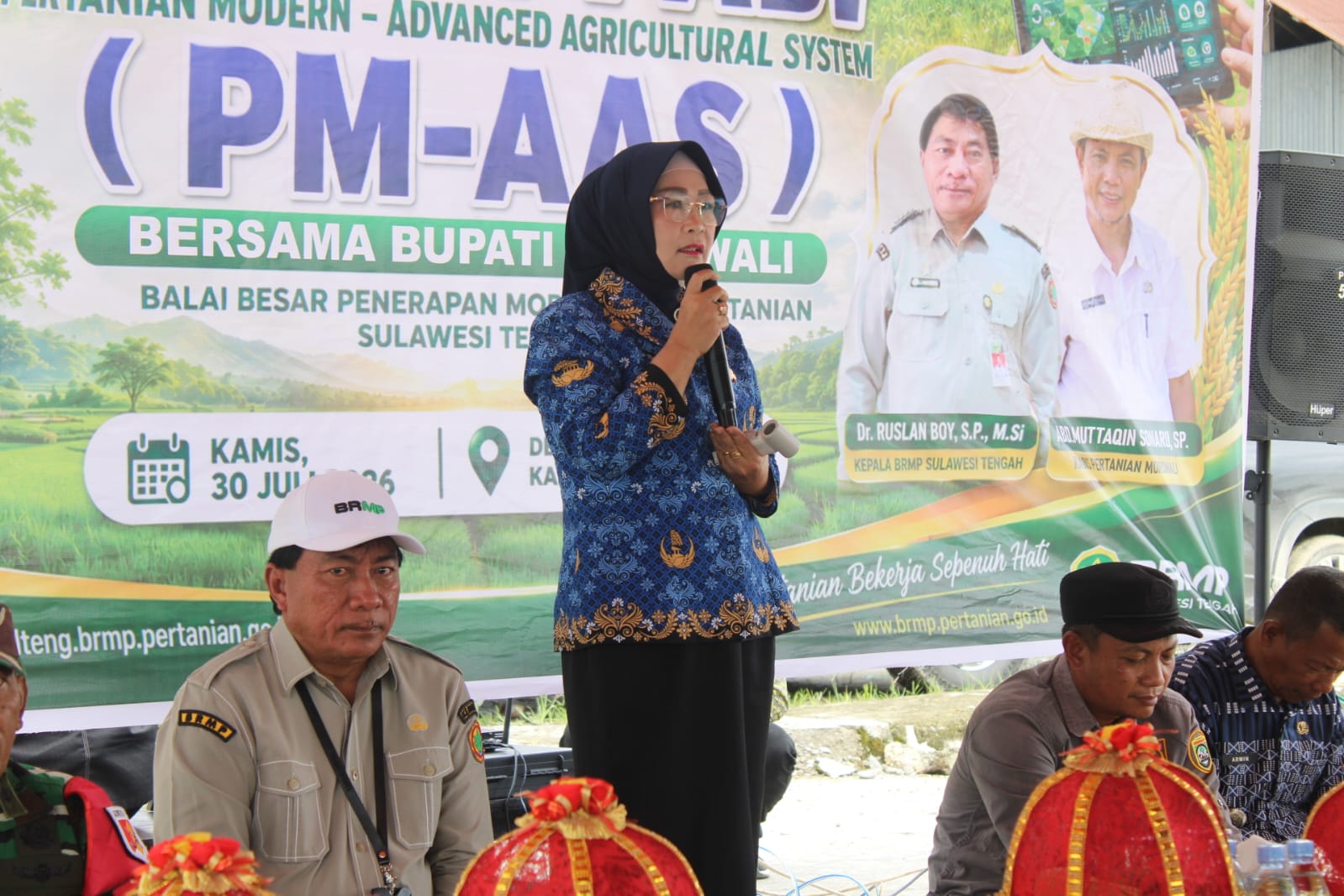 Dukung Transformasi Pertanian Modern, Wabup Iriane Iliyas Hadiri Gerakan Tanam Padi PM-AAS di Bumi Raya