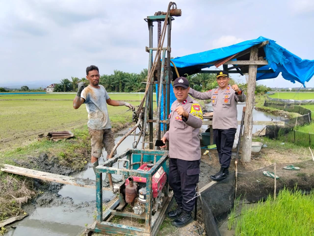 Polsek Bumi Raya Polres Morowali Turun Bantu Petani