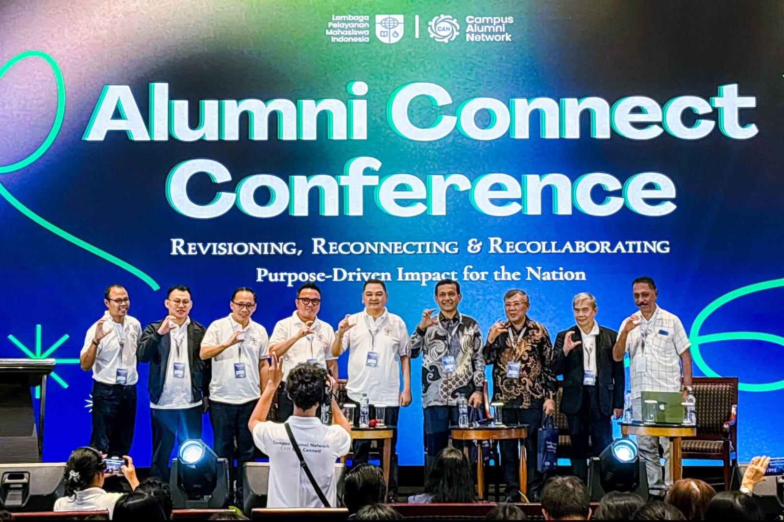 Bupati Morowali Utara Delis J. Hehi Ajak Alumni LPMI Kembali ke Panggilan Pelayanan