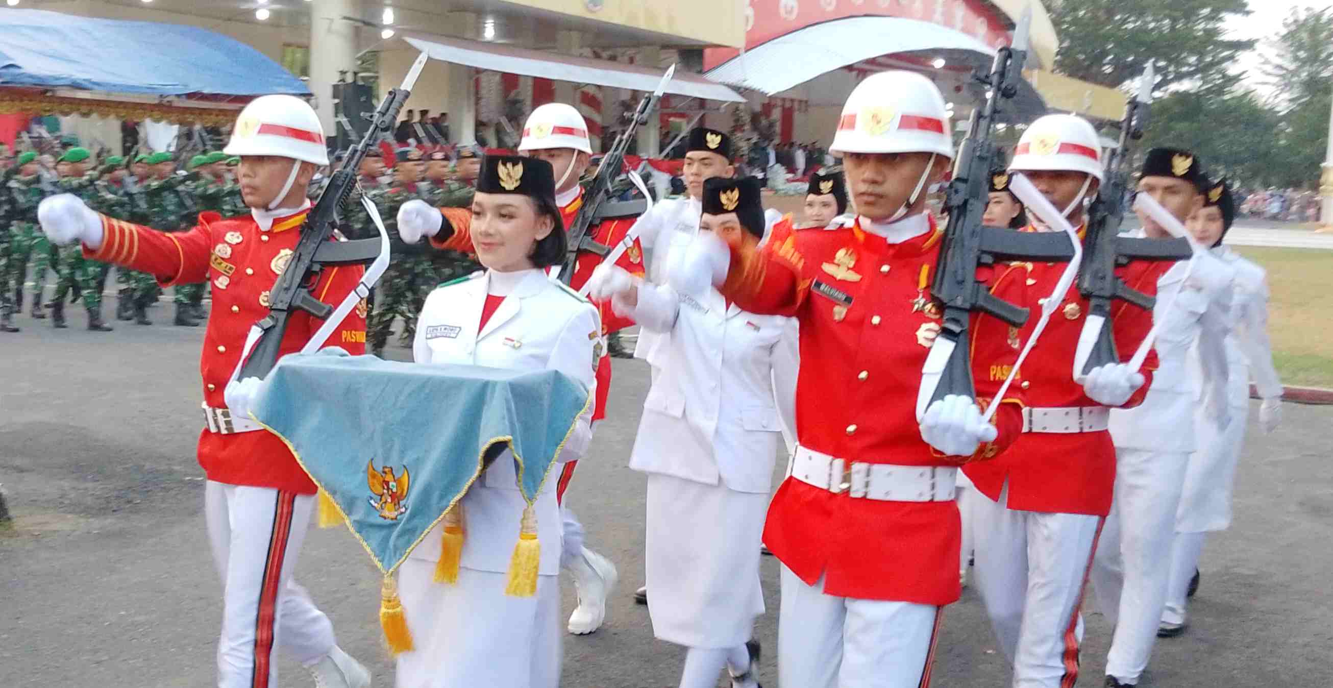 Mengenal Lidya Natasha Woro, Pembawa Baki Upacara Penurunan Bendera di Poso