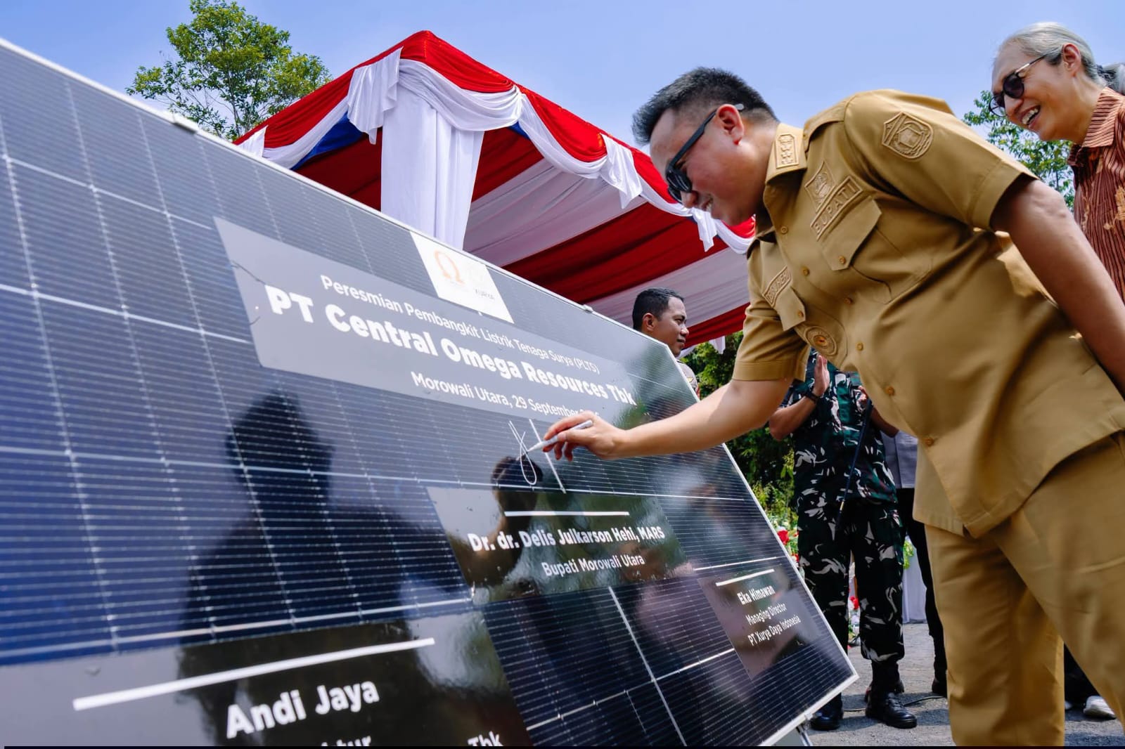 Ini yang Pertama”: Bupati Delis Resmikan PLTS PT COR, Energi Hijau Masuk Sektor Tambang Morut
