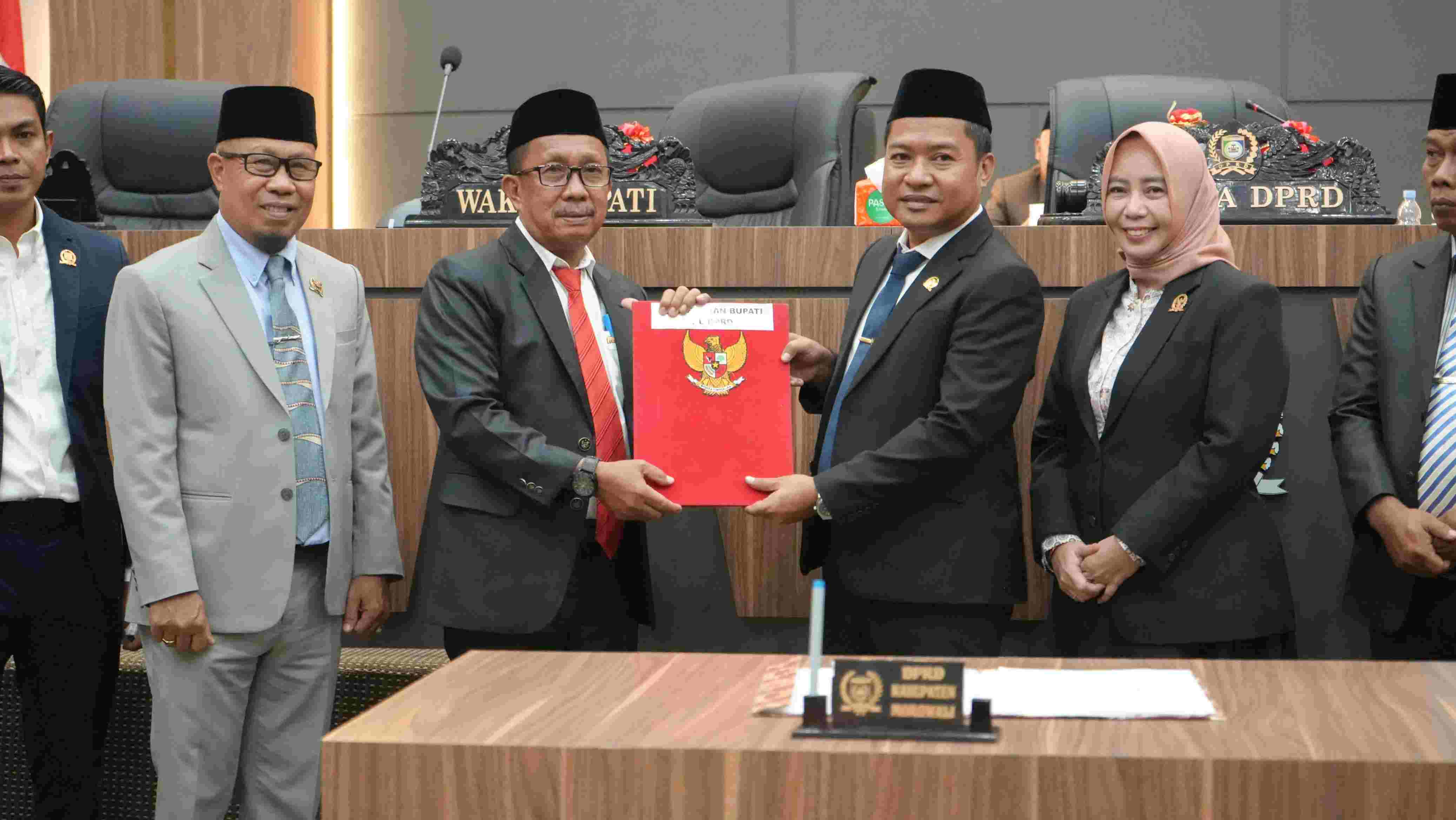 Sekda Morowali Sampaikan Tanggapan Bupati atas Pandangan Fraksi Soal RAPBD 2027