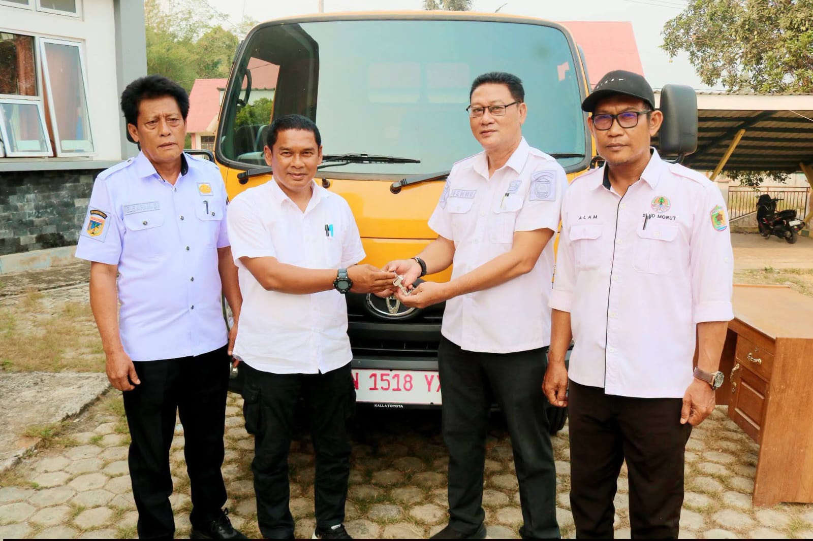 Lewat CSR Bank Sulteng 2026, Pemda Morut Serahkan 1 Armada Truk Sampah